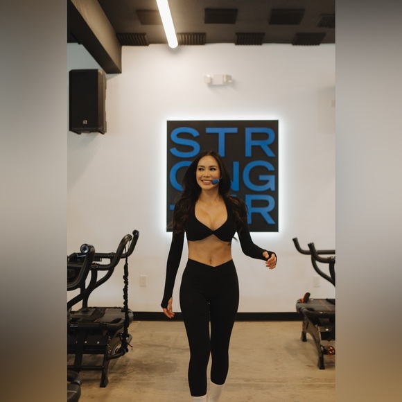 MEET YOUR POSH AMBASSADOR✨🧿 - Picture 3 of 16